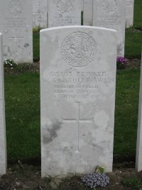 Etaples Military Cemetery - De Tolle-Swain, Vicomte De Tolle William James